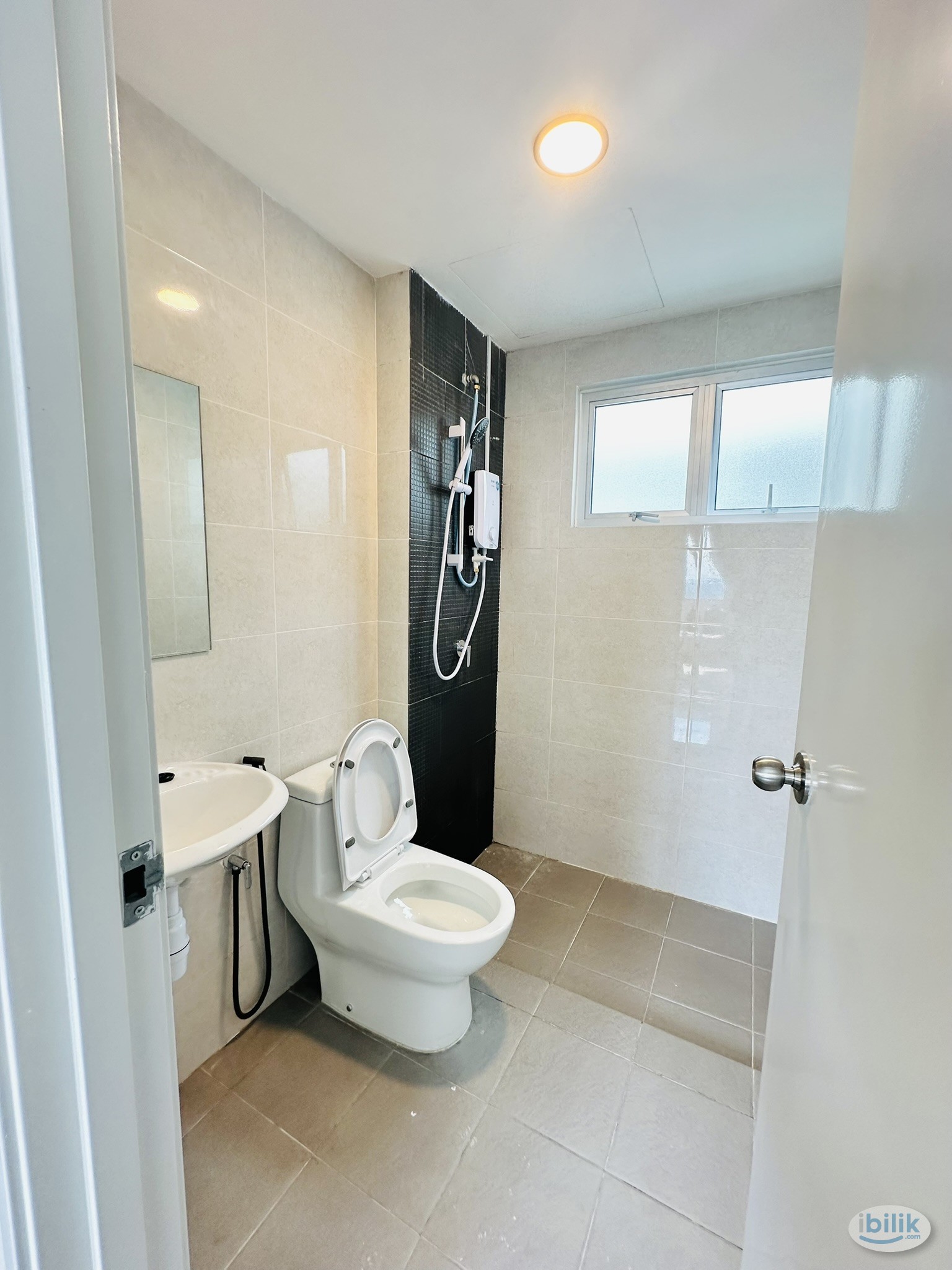 Master Room at Acacia Residences, Sepang - Image 6
