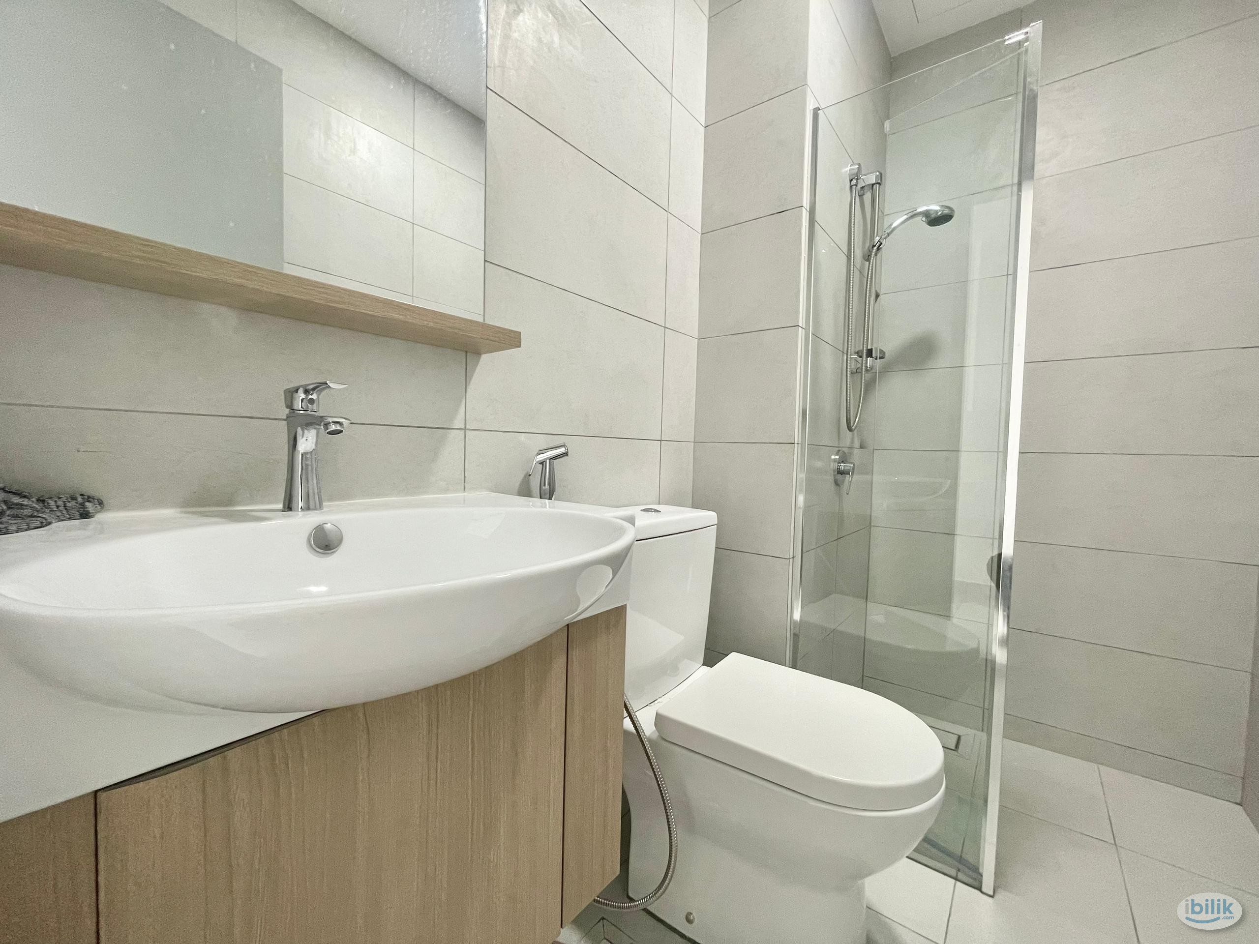 Master Room at Sinaran Residences, Bandar Cassia - Image 2