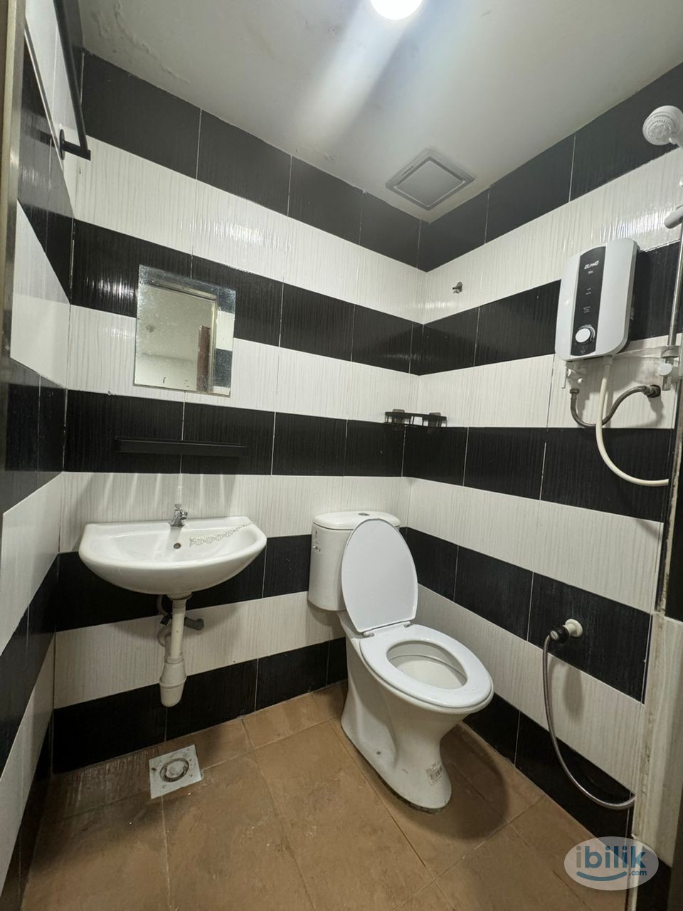 Single Room at Seri Kembangan 🛏️ 9mins to UPM serdang 🏢 - Image 4