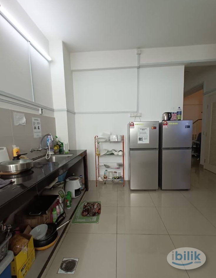 Walking Distance to USJ LRT 🚄 Medium Room + Window + Aircond - Image 2