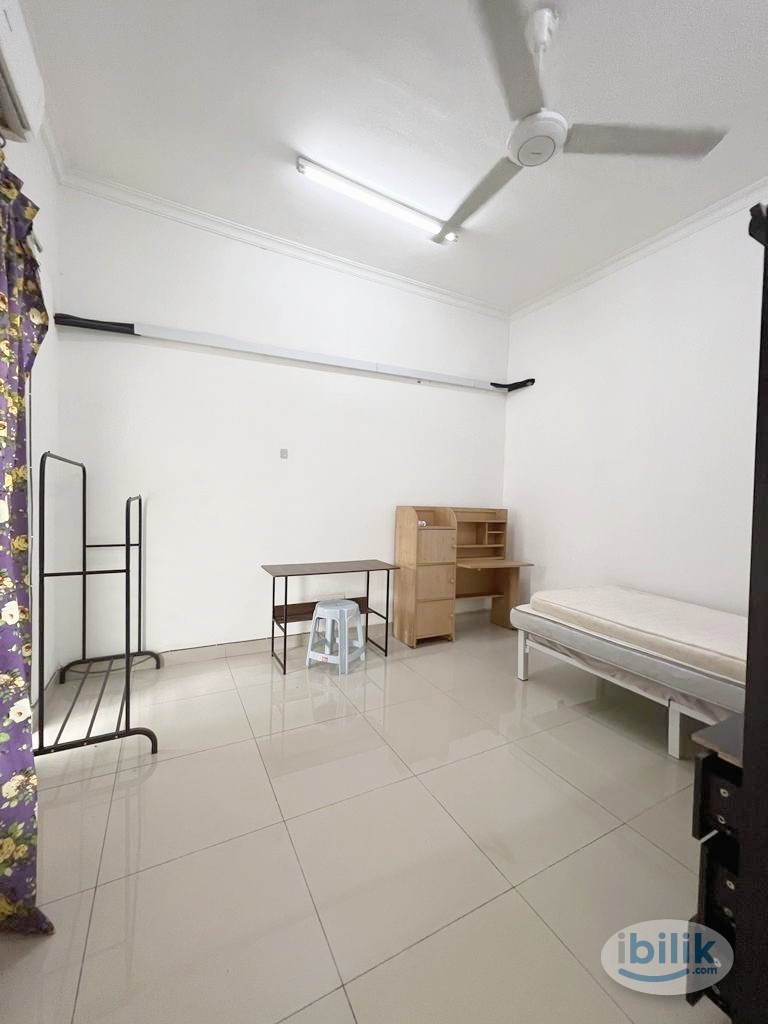 Middle Room at Kota Kemuning, Shah Alam - Image 1