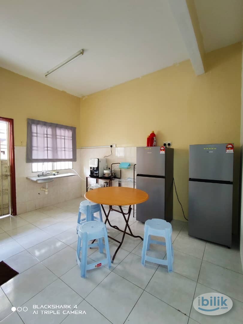 Middle Room at Kota Kemuning, Shah Alam - Image 2