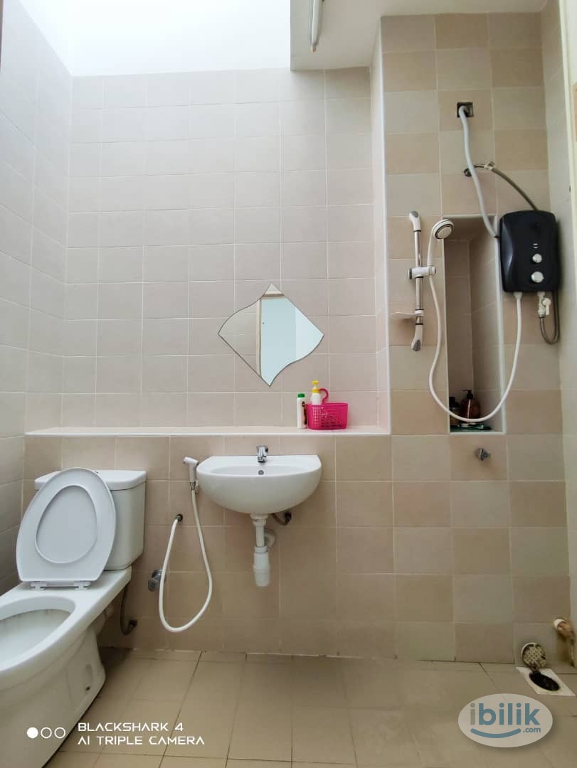 Middle Room at Kota Kemuning, Shah Alam - Image 3
