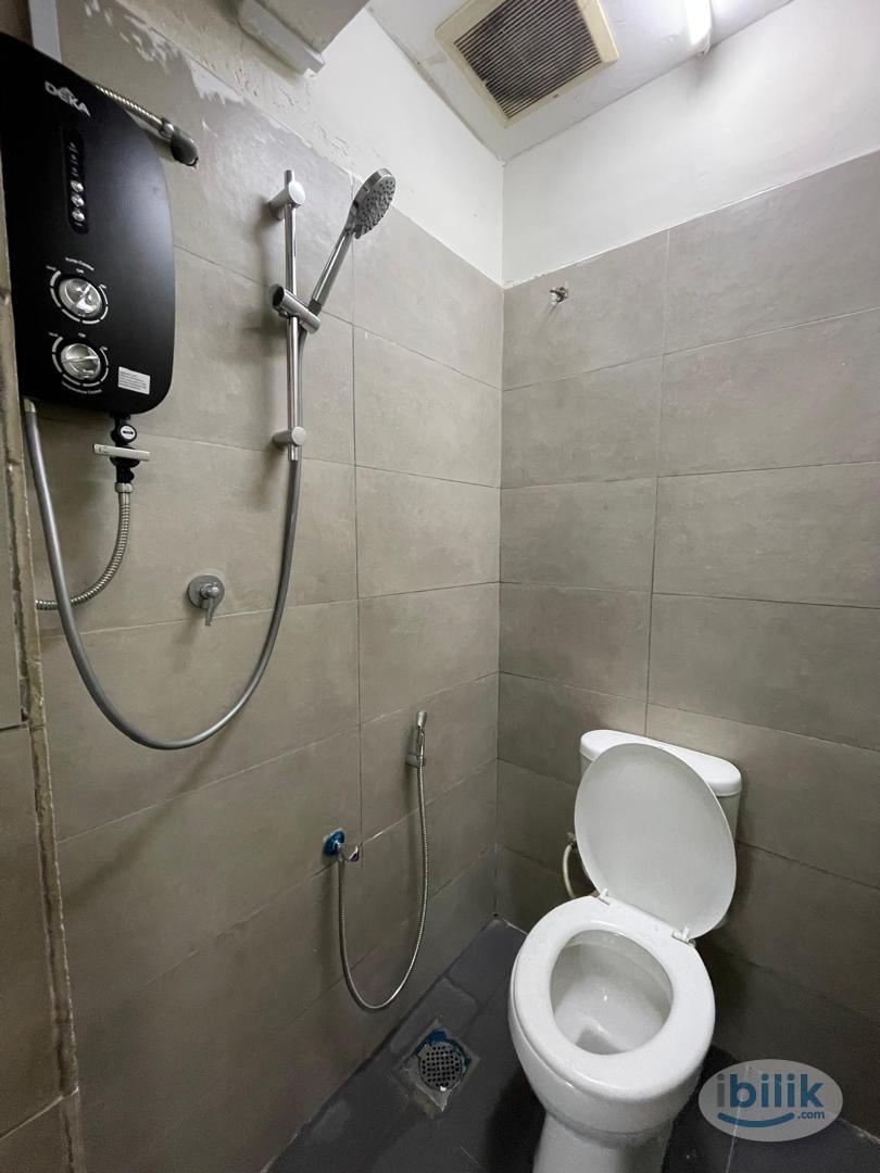 Single Room with Aircond at Kota Kemuning, Shah Alam - Image 3