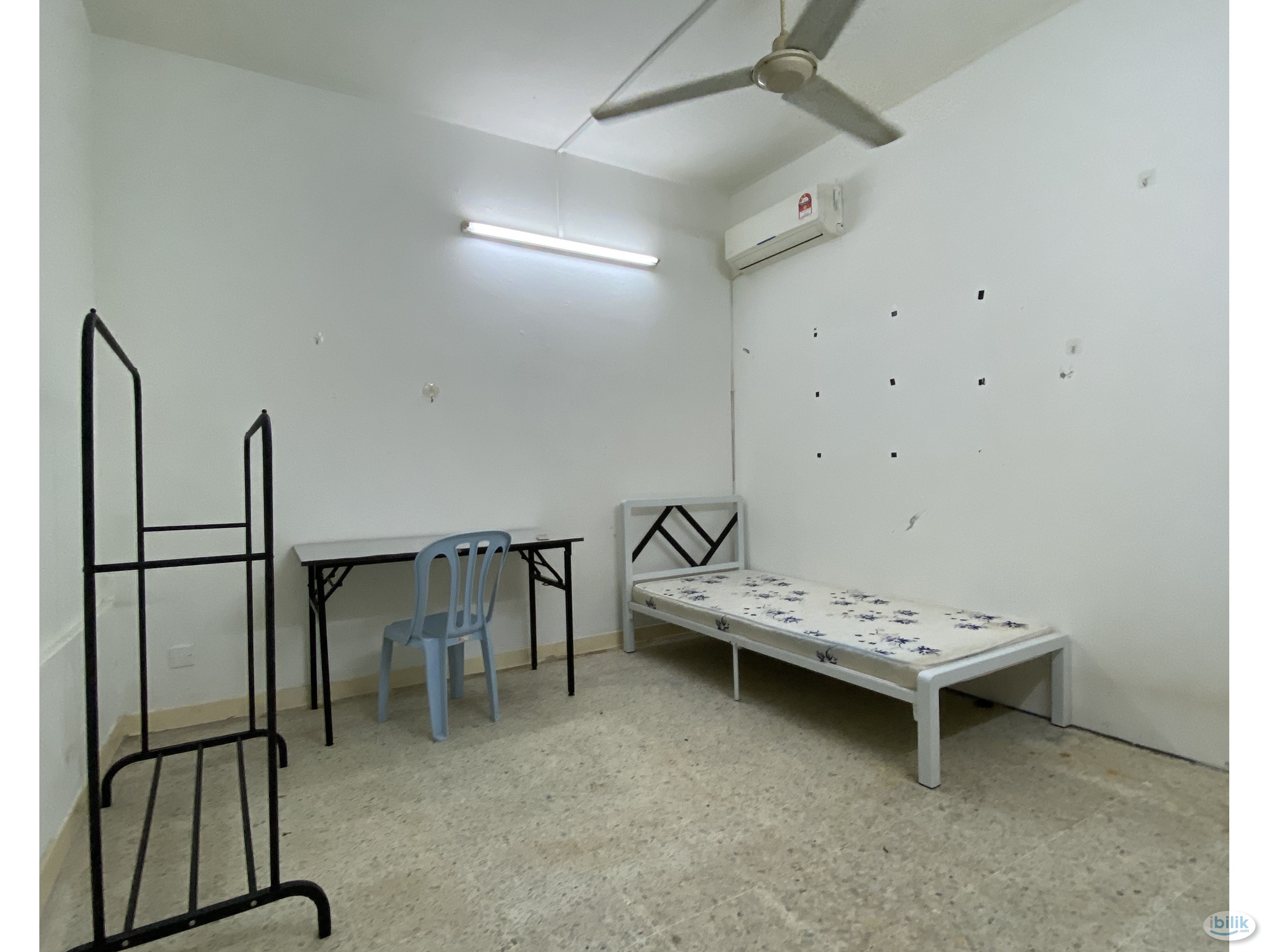 Zero Deposit - Middle Aircond room Available & Ready to Move In - Image 1