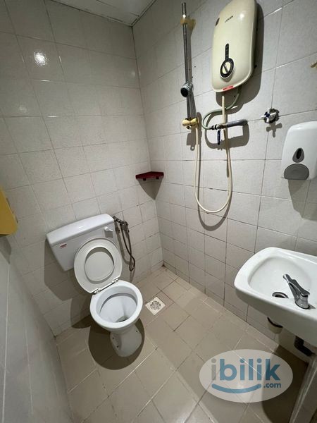 3min to Starling Mall, Middle Room at Damansara Utama, Petaling Jaya - Image 3