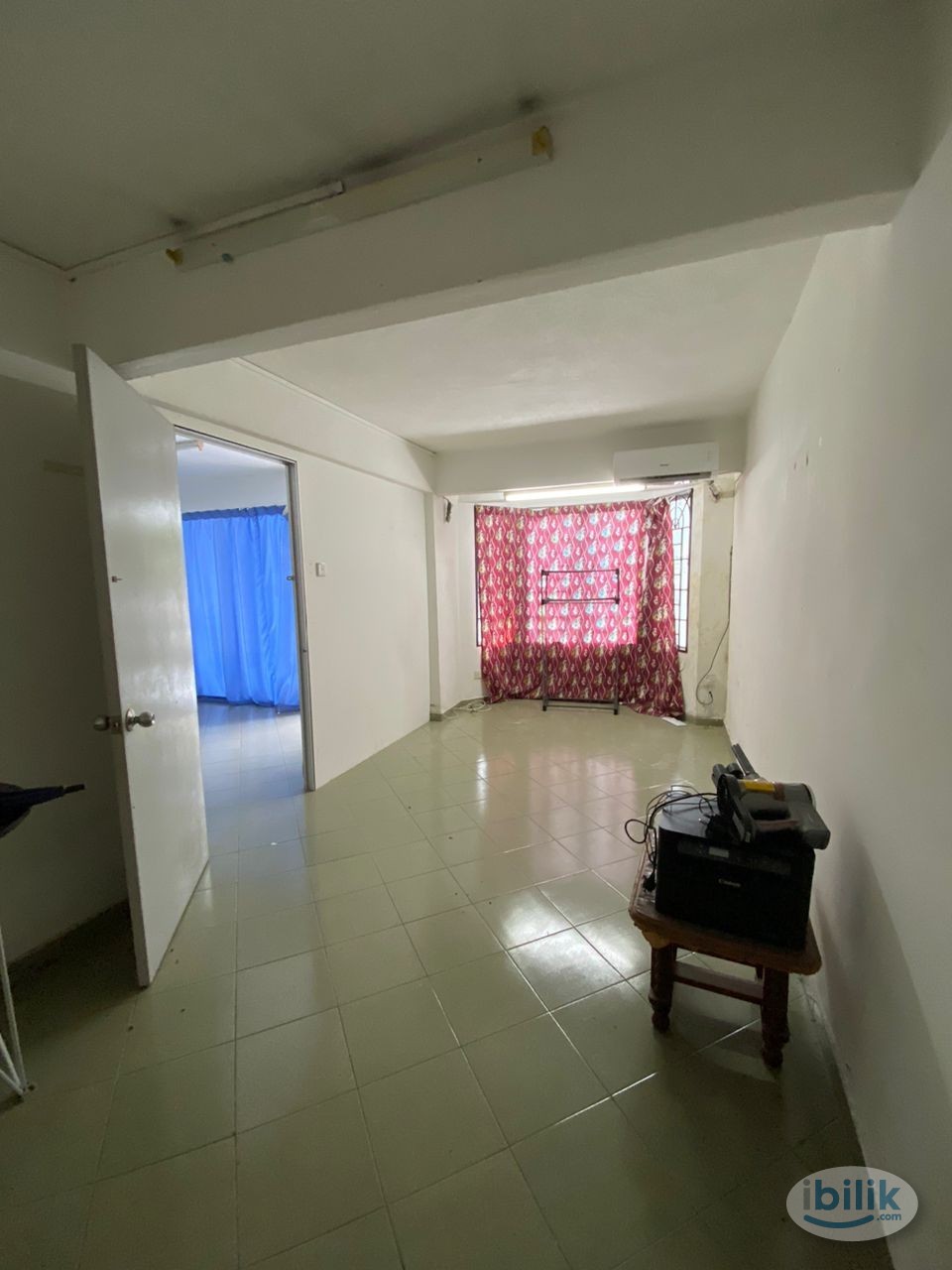 Jalan 17/50 PJ, Single Room with Aircond - Image 1