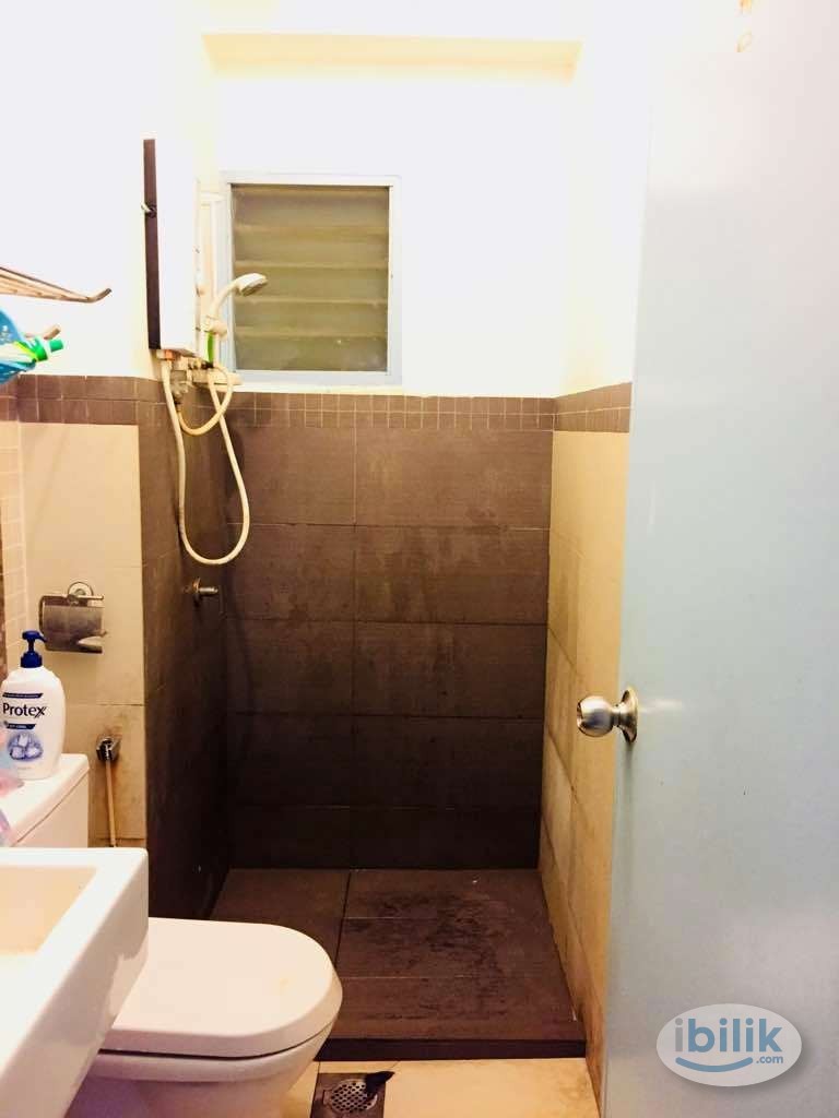 Middle Room at Mawar Apartment, Sentul - Image 1