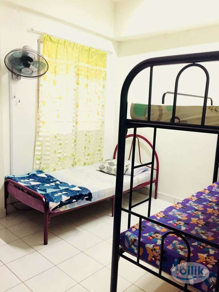 Middle Room at Mawar Apartment, Sentul - Image 2