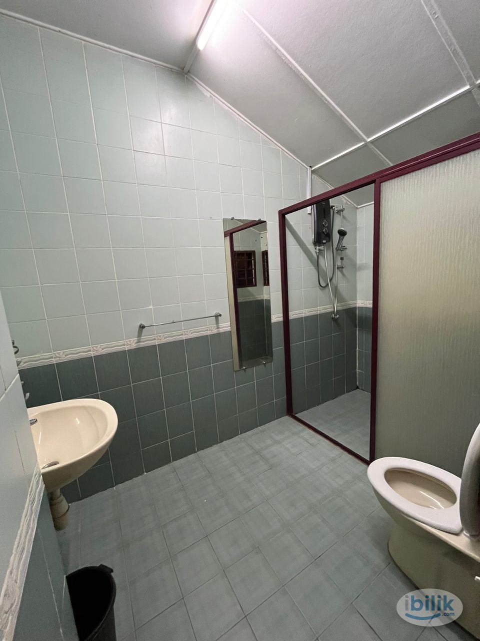 Master Room with Attached Toilet at Damansara Emas, Kota Damansara - Image 3