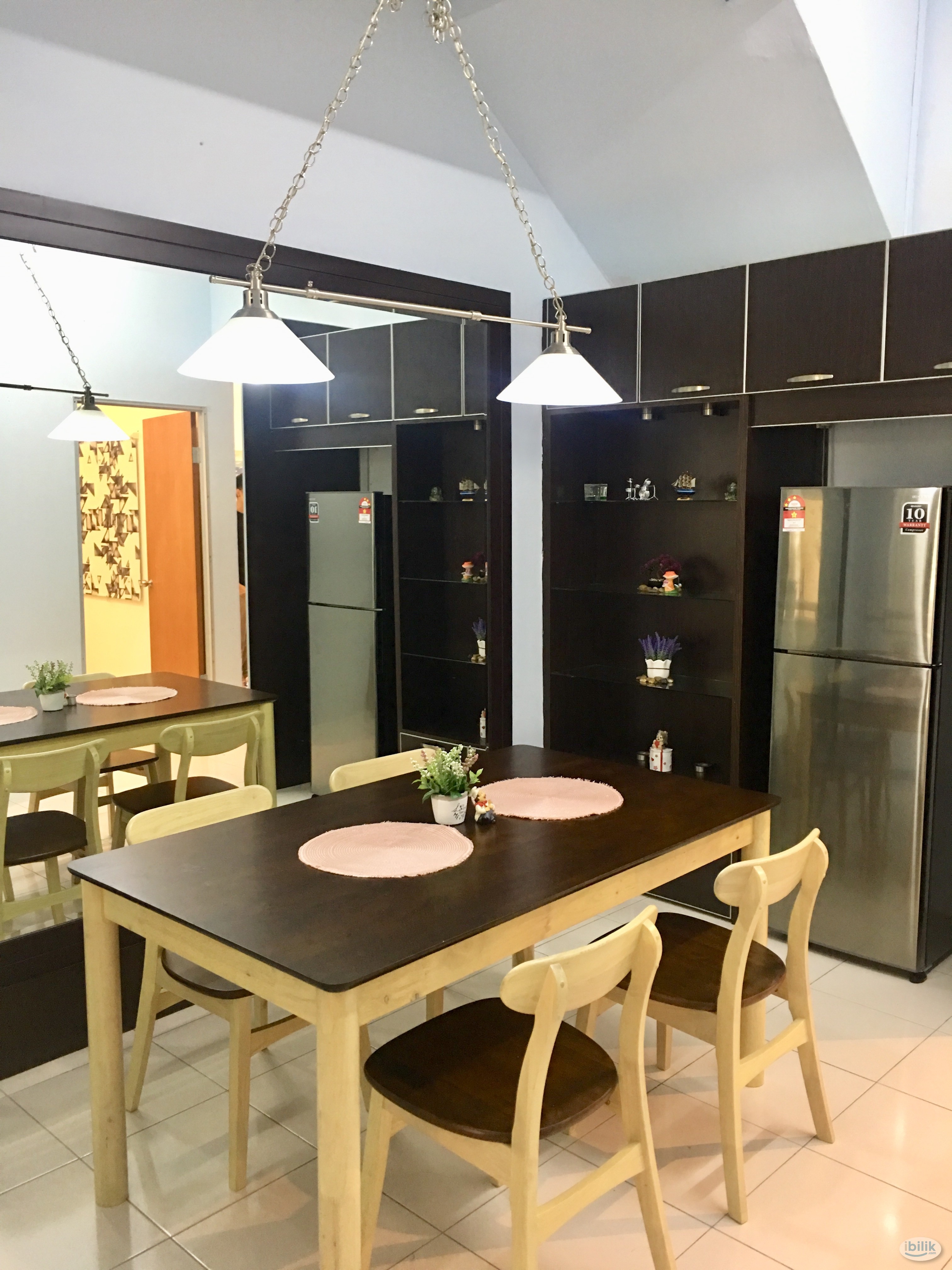 Medium Room Female Unit, Attached shared Bathroom at Damansara Emas, Kota Damansara - Image 3