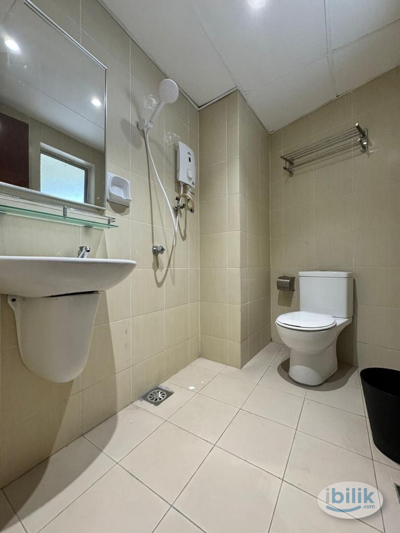 ❌No agent fee Walking to ciq only 6-8min Master bedroom ❌无需中介费 非常靠近关卡舒适干净美美的房间👍 - Image 3