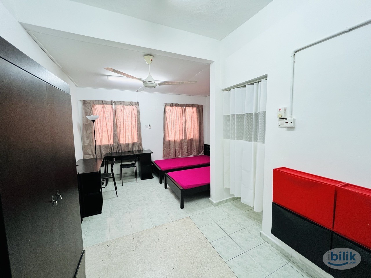 Cozy Twin Sharing Room: A/C, Private Bath & 800Mbps Unifi 🚀 - Image 2