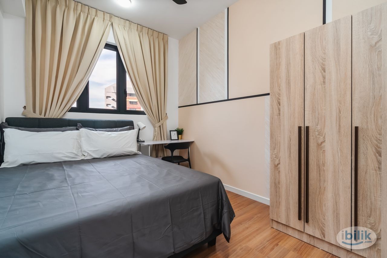 Medium room, Queen bed, Big Closet, Fully furnished, Near MRT LRT - Image 1