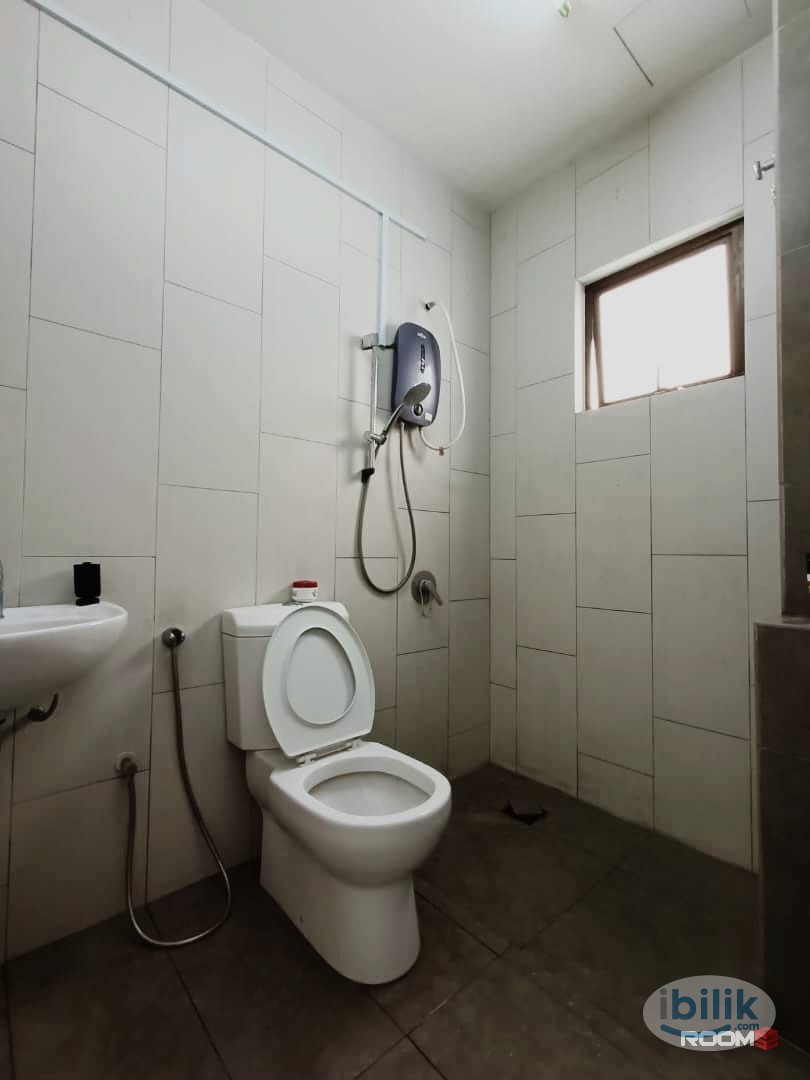 Middle Room at Setia Alam, Shah Alam - Image 2