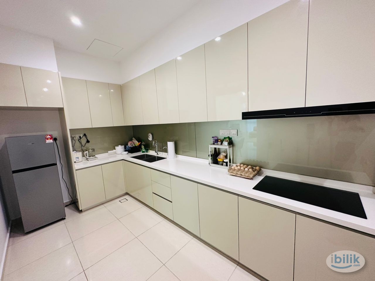 Paradigm Mall Masterbed Room - CIQ 14mins - Image 3