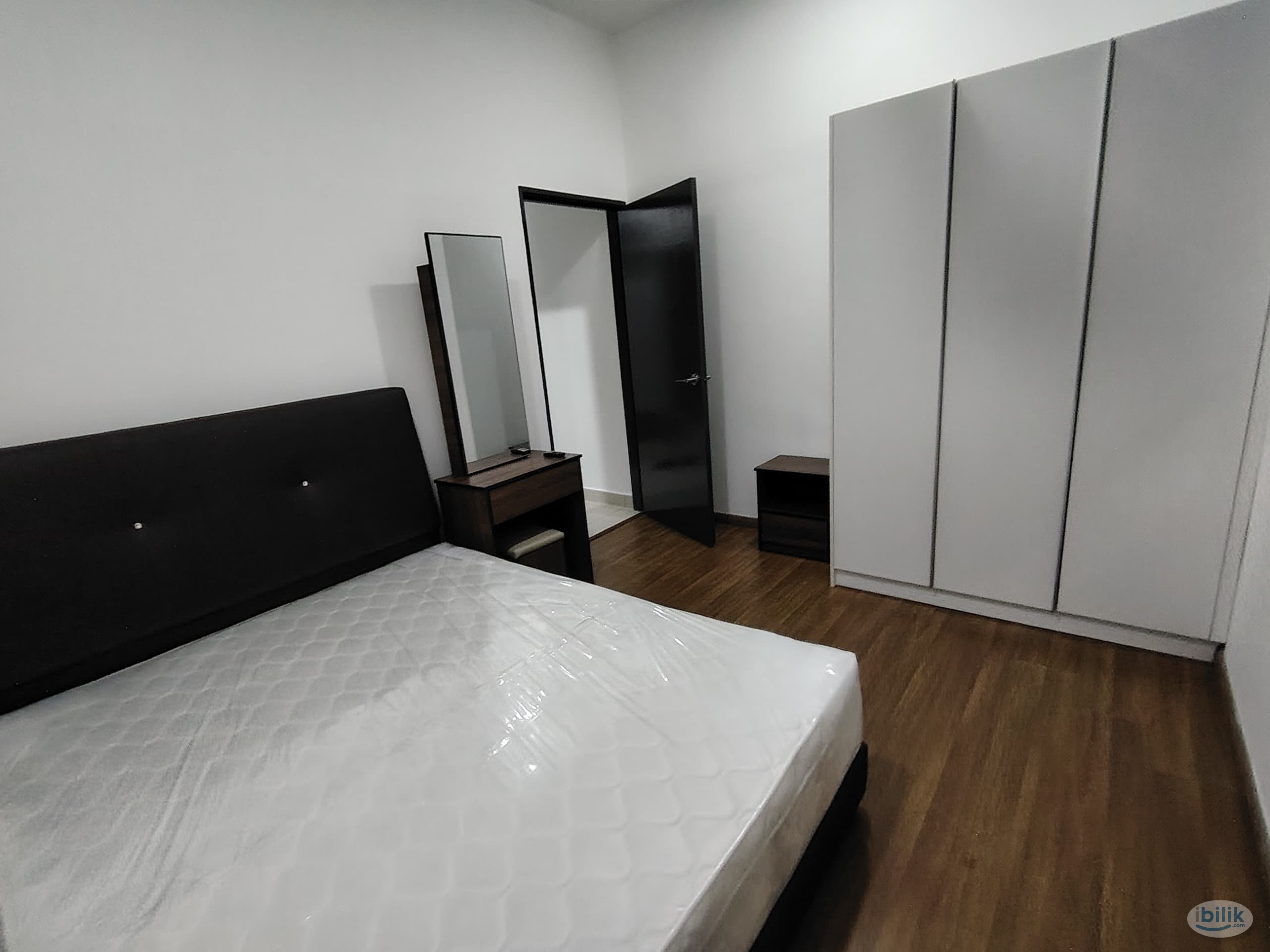 Paradigm Mall Masterbed Room - CIQ 14mins - Image 1