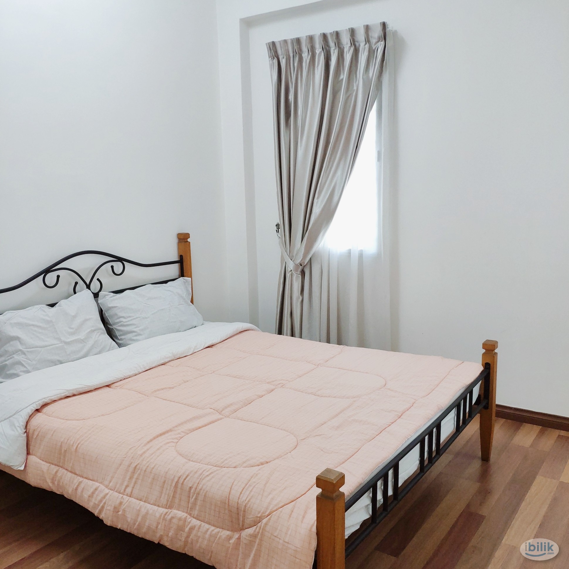 Middle Room with Aircon near UPM, Olive Hill, IMU, TPM, Pavilion Bukit Jalil, The Mines, Hosp Serdang, Putrajaya, IOI Ci - Image 1