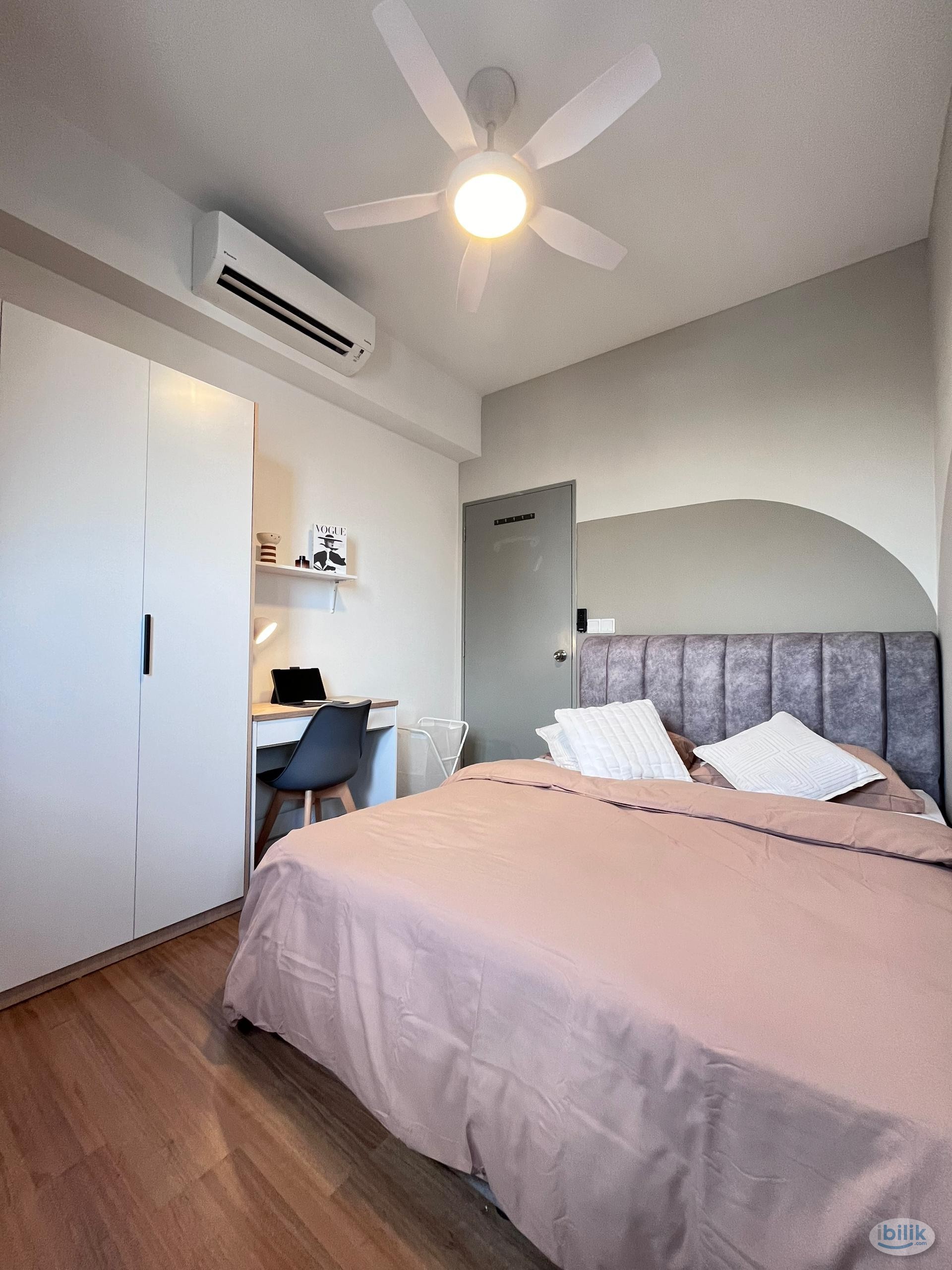 7 mins Walking Distance to LRT Including Utilities and Wifi Middle Room at Chan Sow Lin, Sungai Besi - Image 1