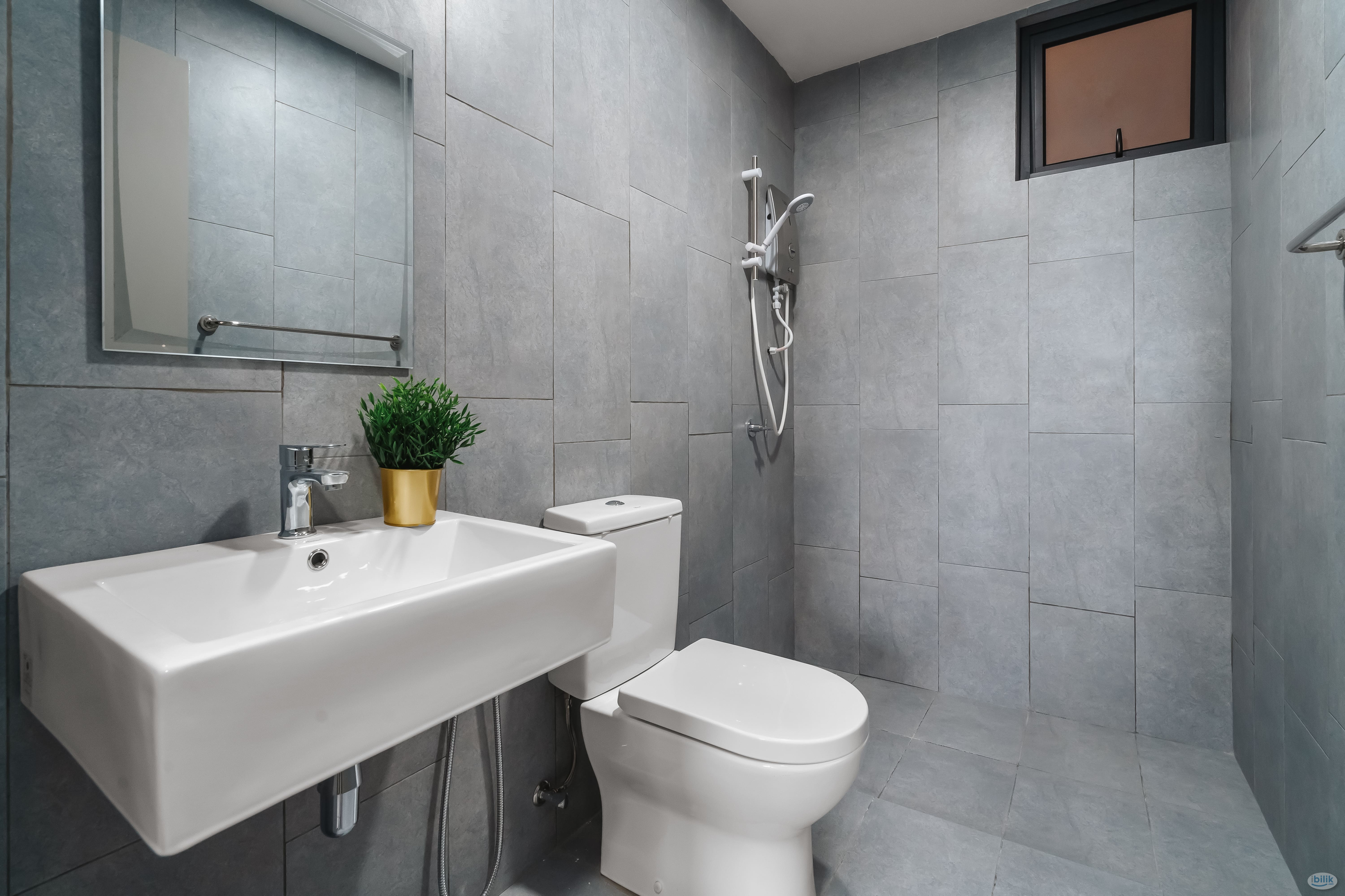 7 mins Walking Distance to LRT Including Utilities and Wifi Middle Room at Chan Sow Lin, Sungai Besi - Image 5