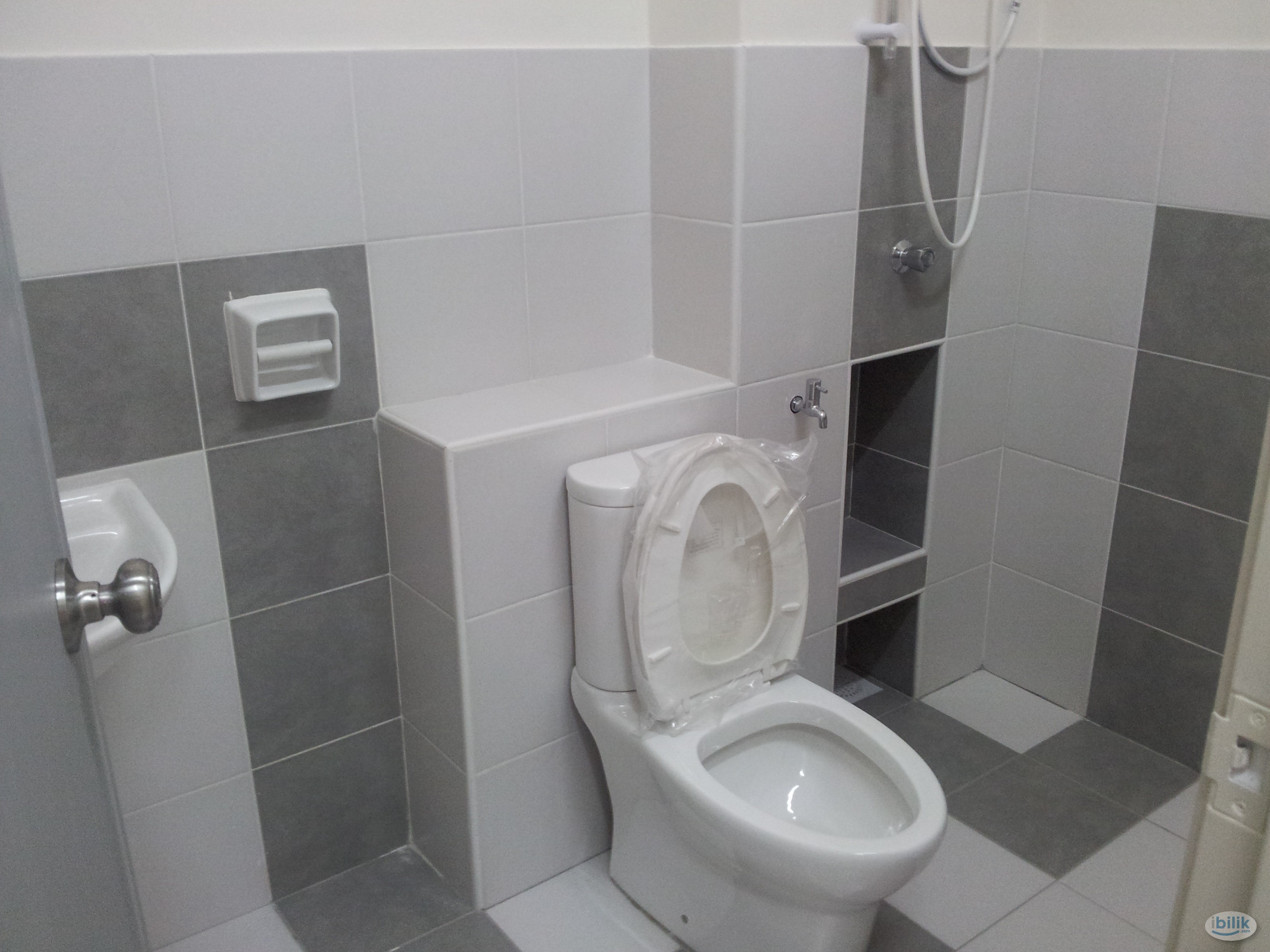 Gated and Guarded Fully Furnished Middle Room at Bukit Indah, Johor Bahru - Image 3