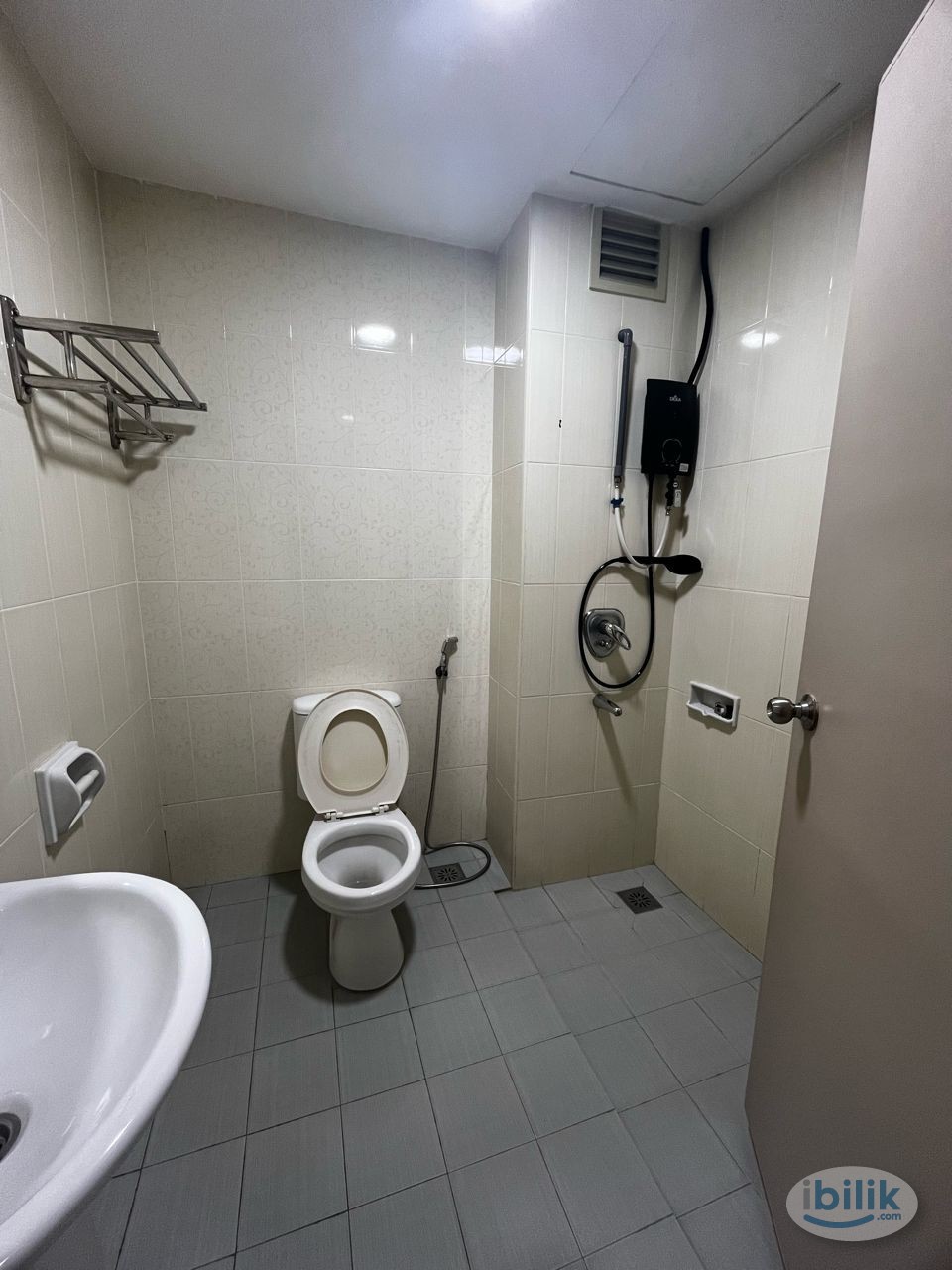 5 mins walking distance to TIME SQUARE MALL 🛍️🛍️ - Image 2