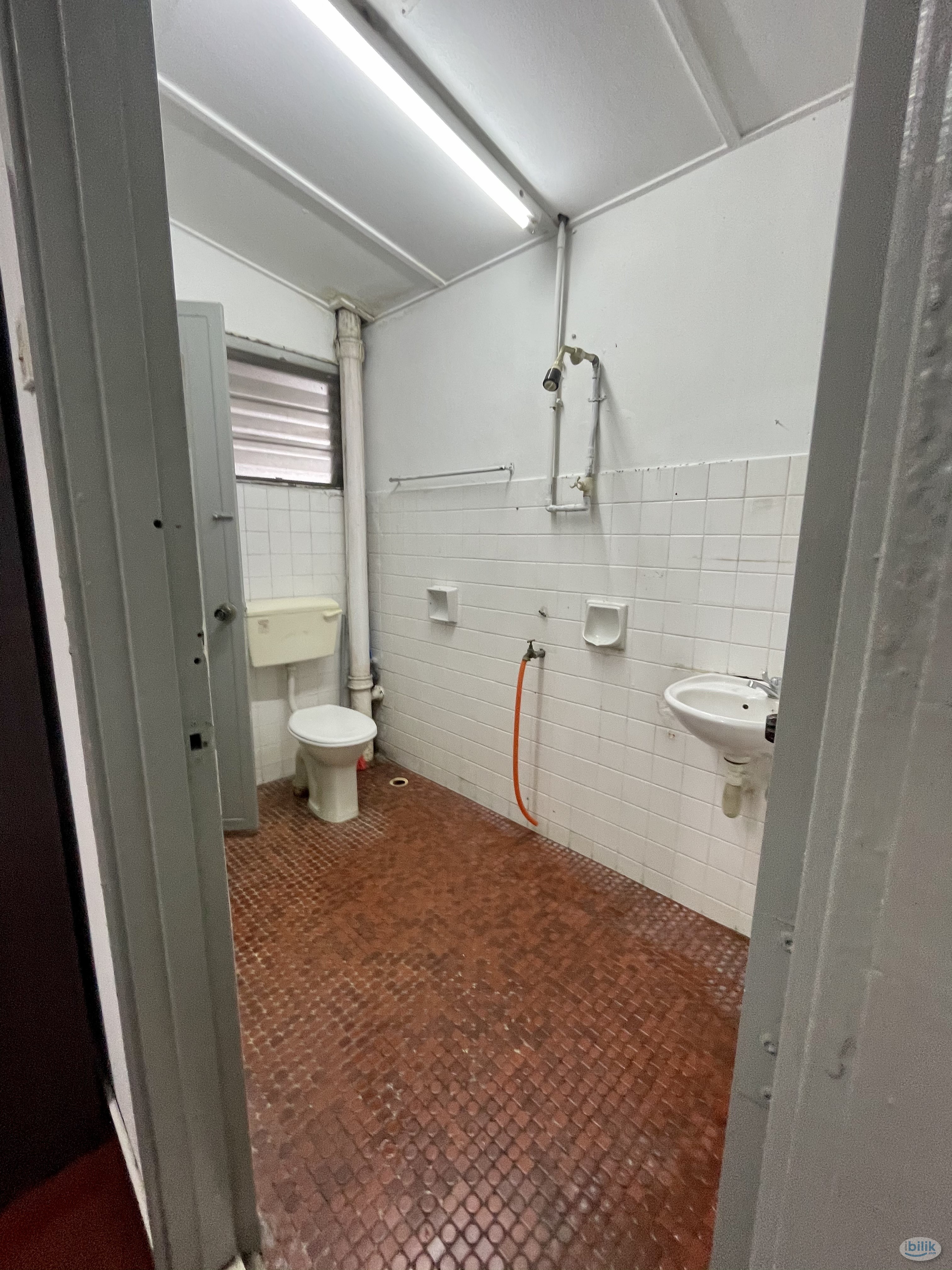 SS15 private rooms for student only 1 mins walk to INTI College - Image 3