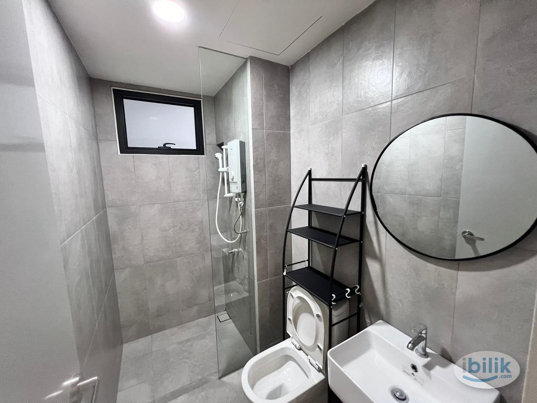 Middle Room at SKYLINE | Ready to Move In - Image 5