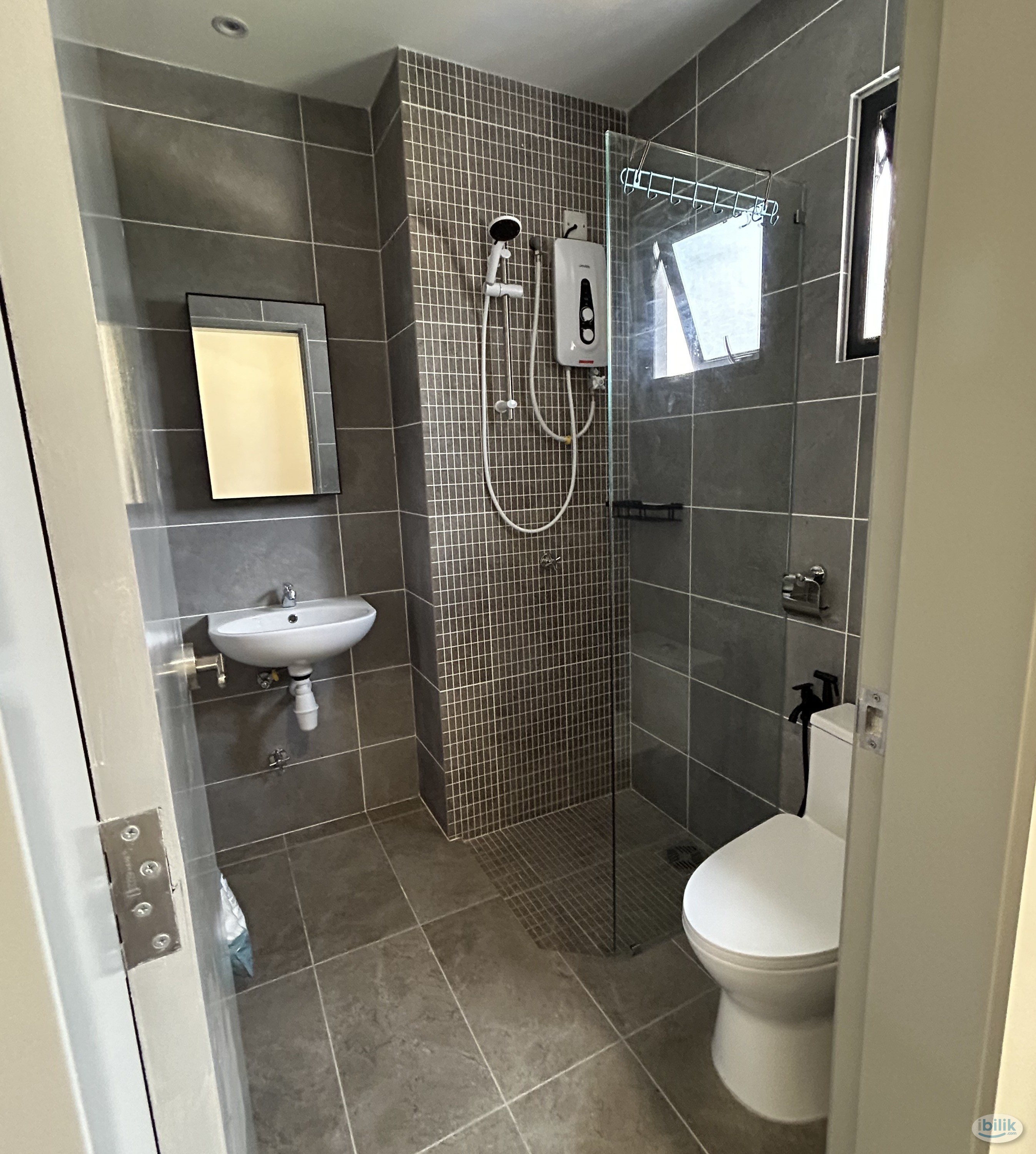 New Condo Fully funished Master Bedroom with private bathroom- Near Help Uni - Image 3