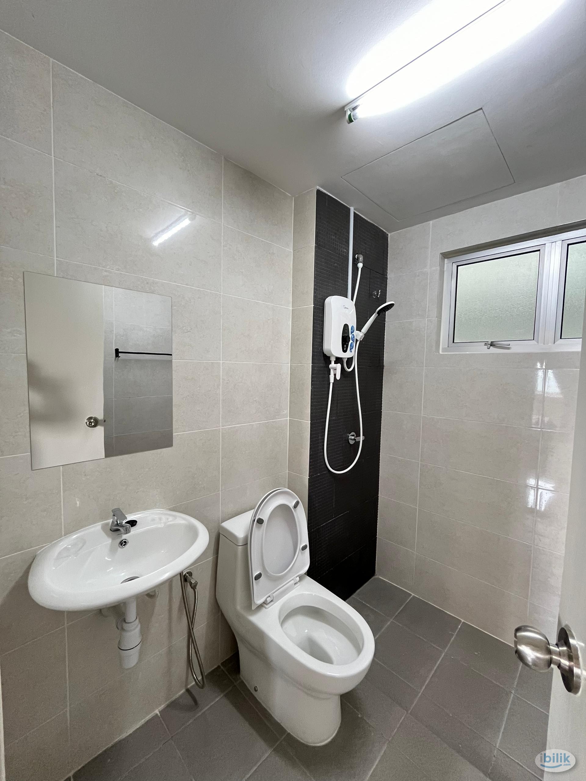 Middle Room at Acacia Residences, Sepang - Image 5