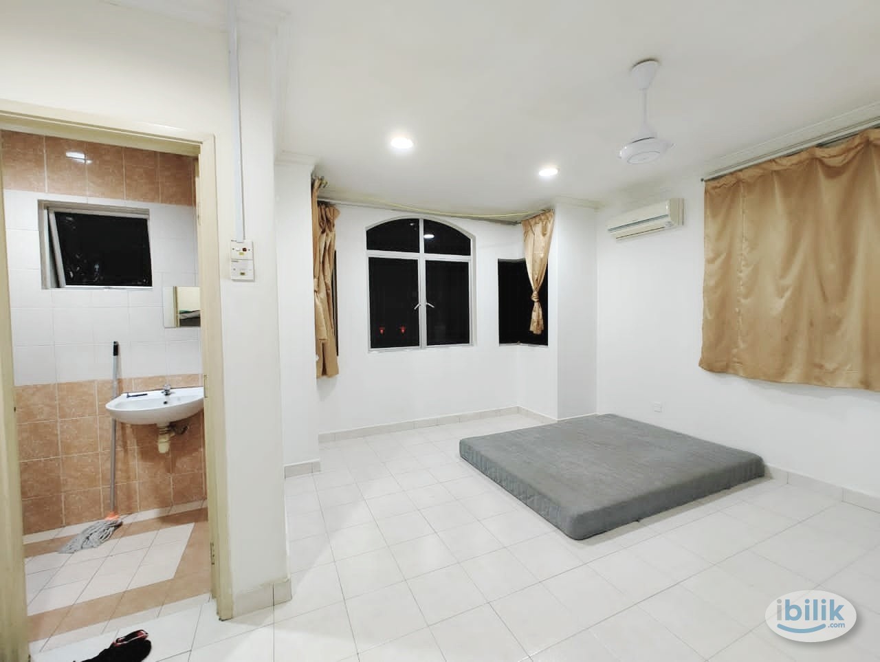 Master Room at Sungai Buloh, Bukit Rahman Putra ,Selangor - Image 1