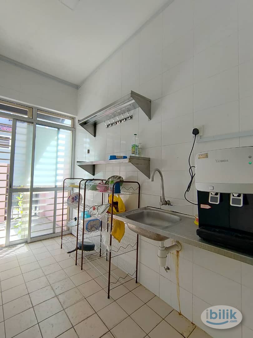 Middle Room at Alam Nusantara, Setia Alam - Image 2