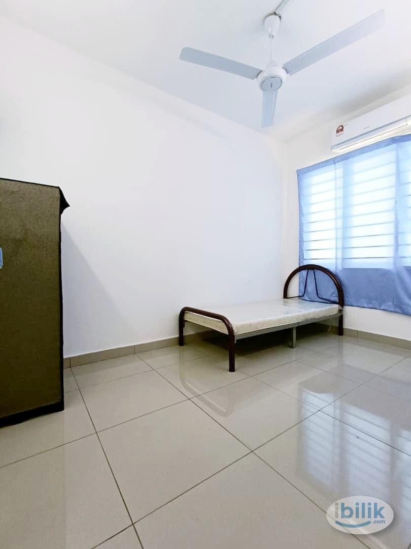 Middle Room at Alam Nusantara, Setia Alam - Image 1