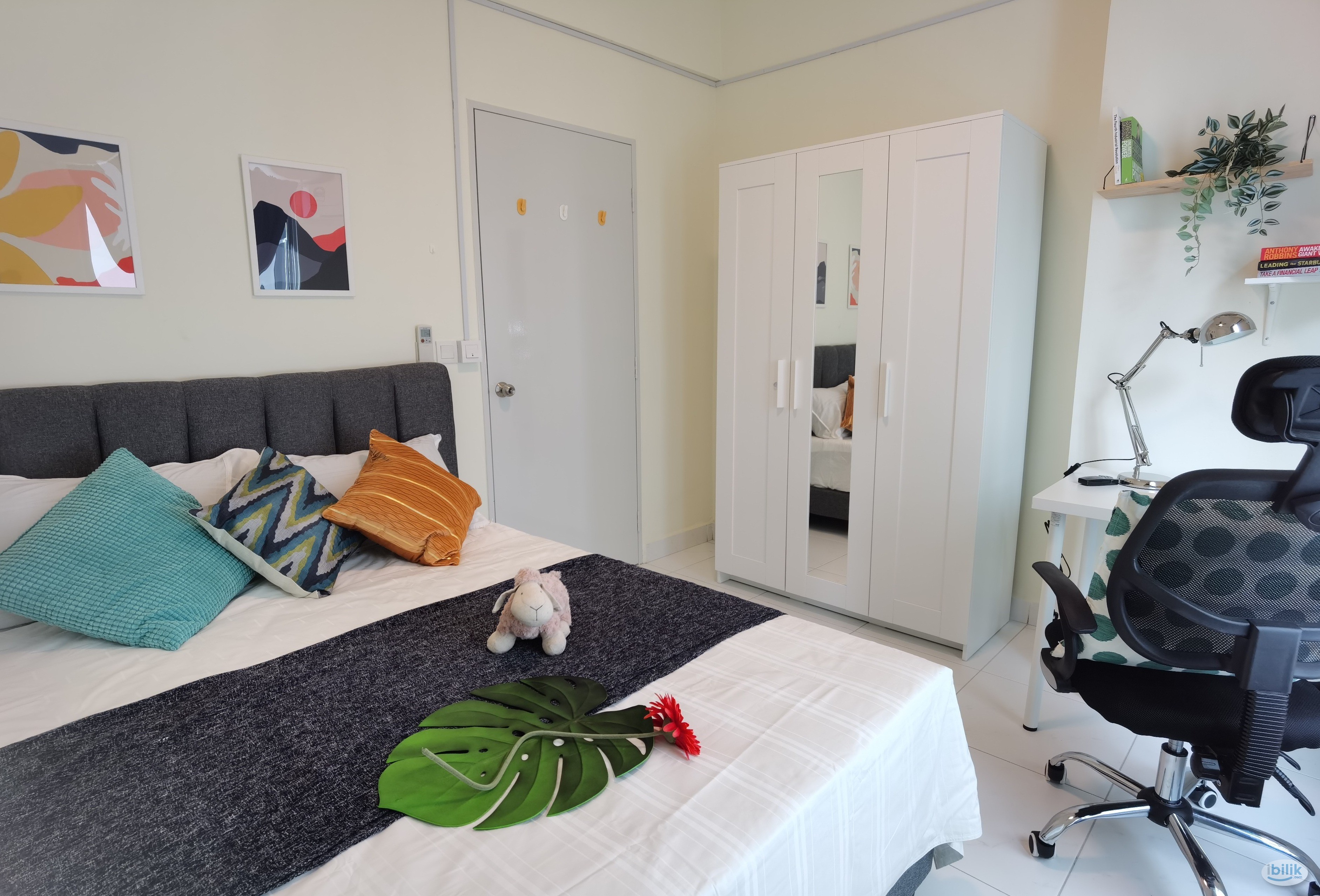 Middle Room at Elit Heights, Bayan Baru - Image 2