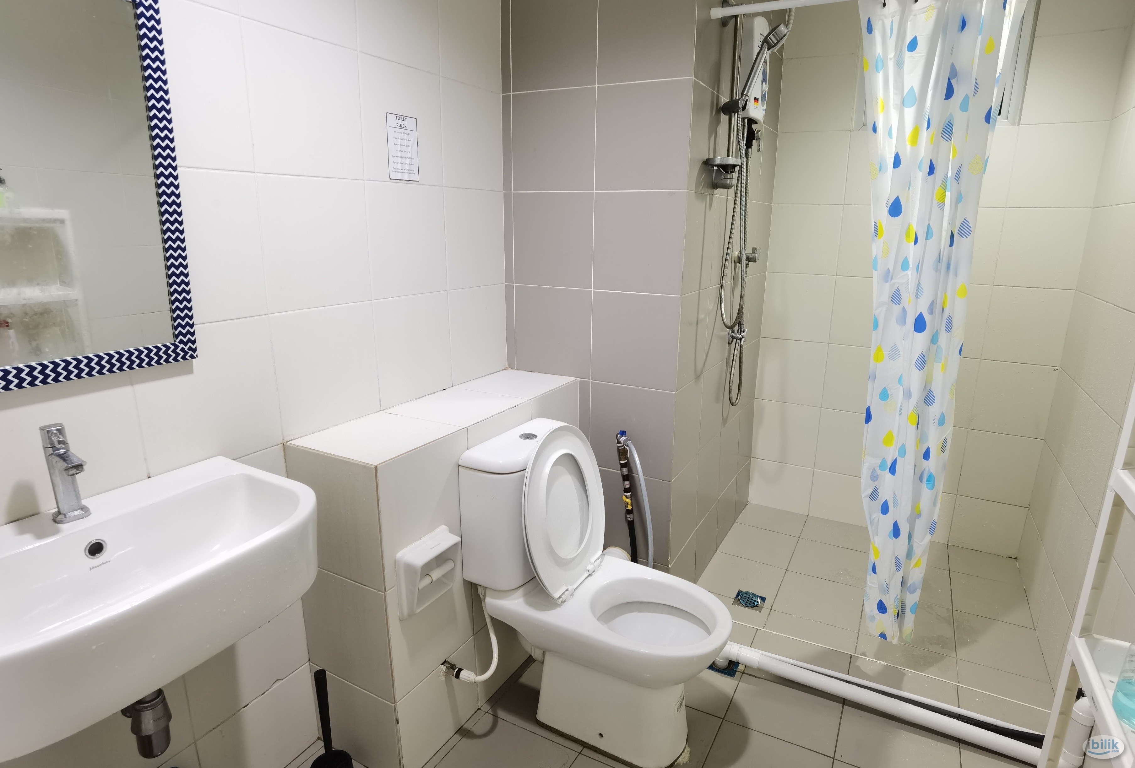 Middle Room at Elit Heights, Bayan Baru - Image 4