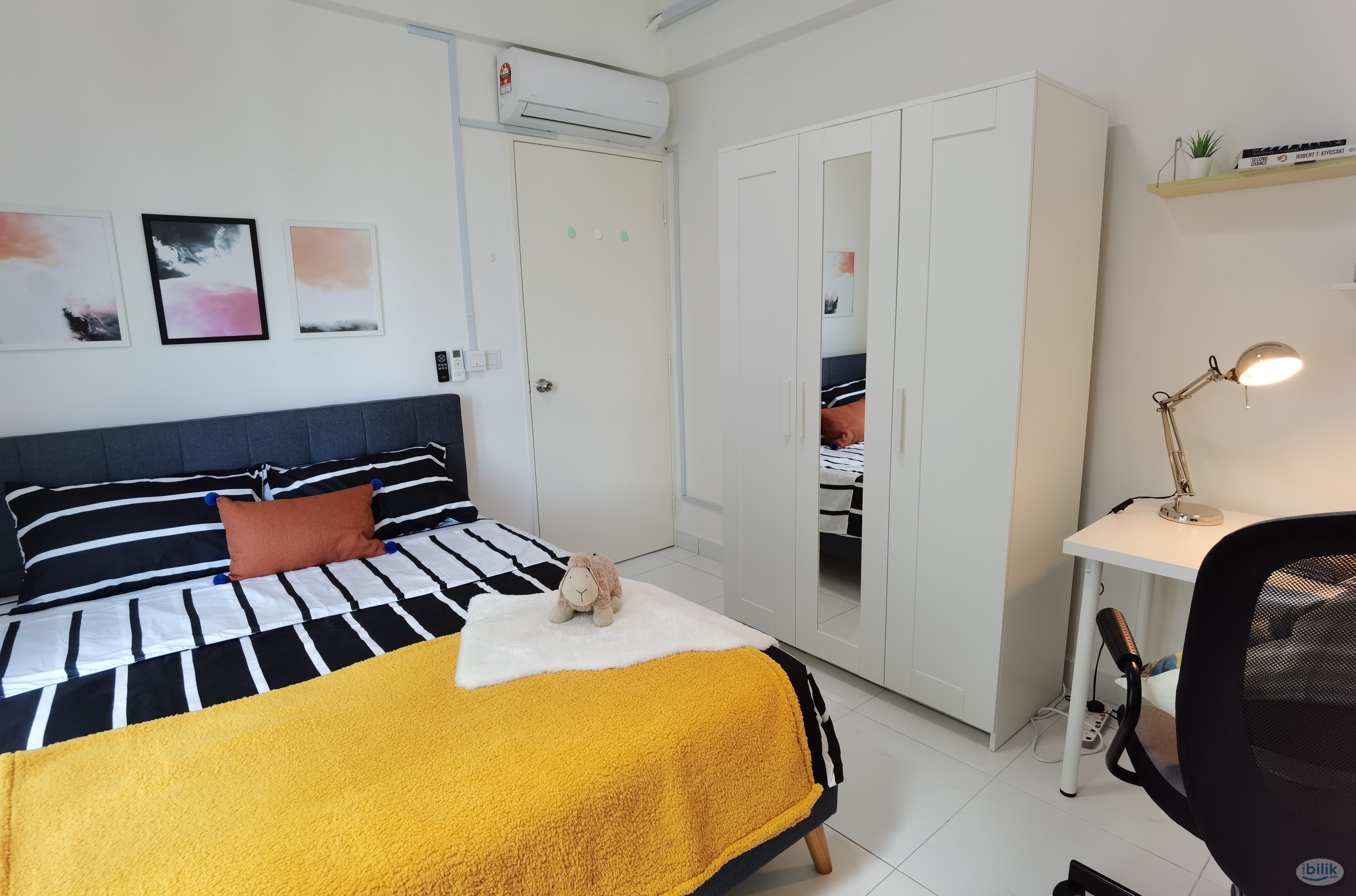Middle Room at Elit Heights, Bayan Baru - Image 1