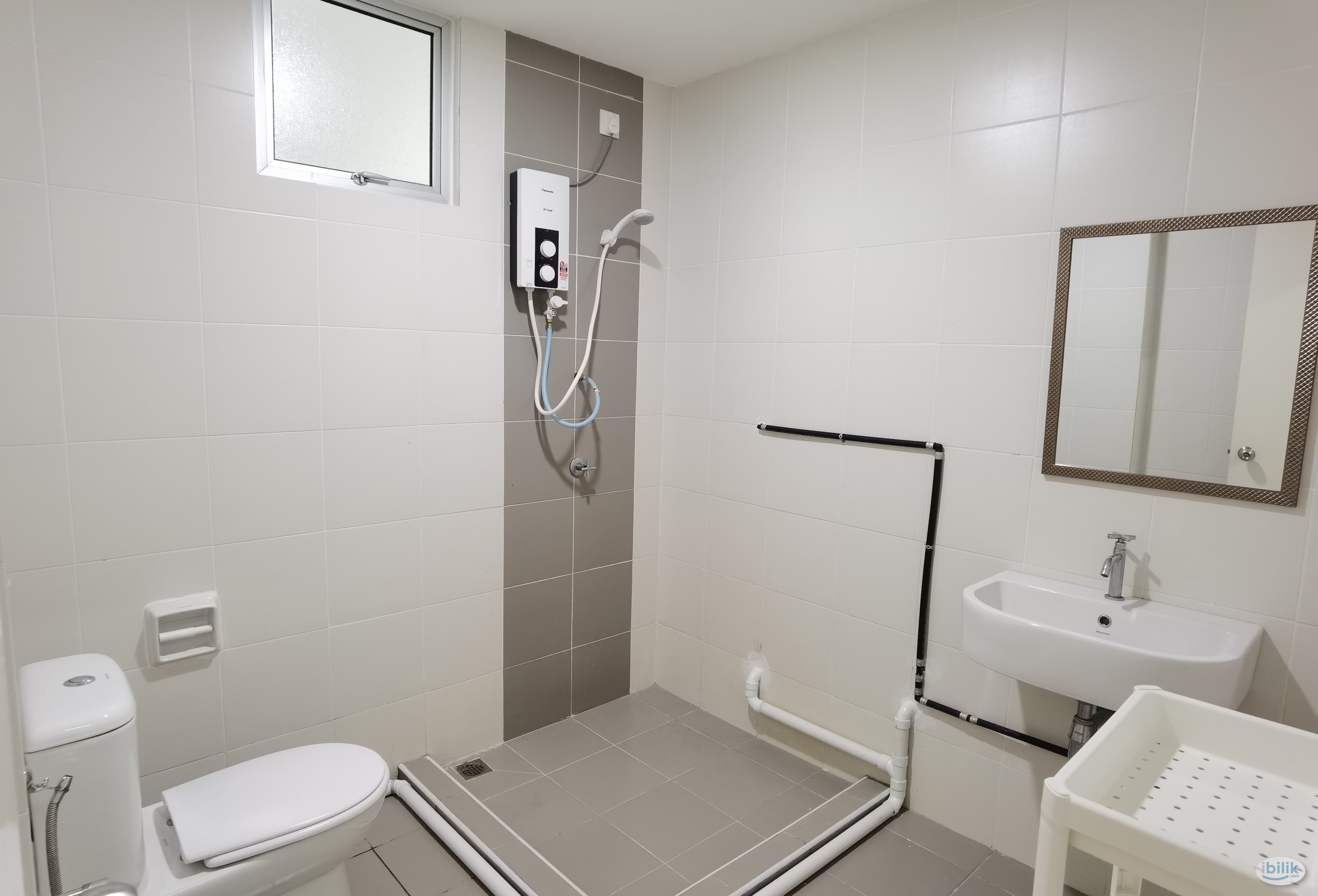 Middle Room at Elit Heights, Bayan Baru - Image 2