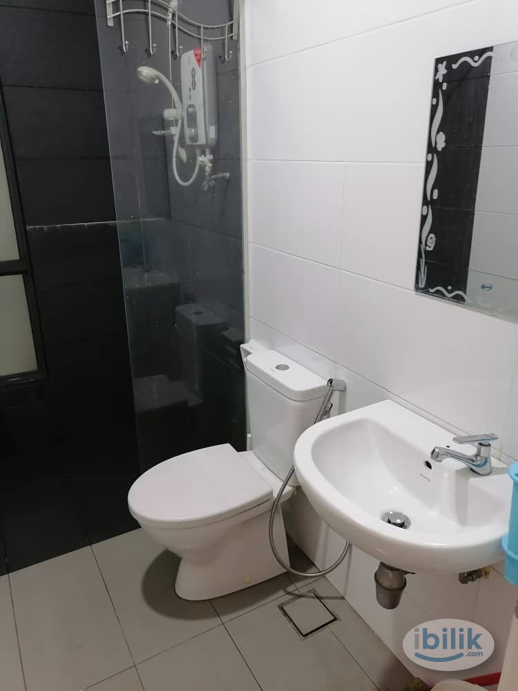😍 5 mins walk to KDU😍 Inclusive all Utilities except aircond 😍Free Wifi 😍Free Cleaning 😍Fully furnish room at Utropolis  - Image 3