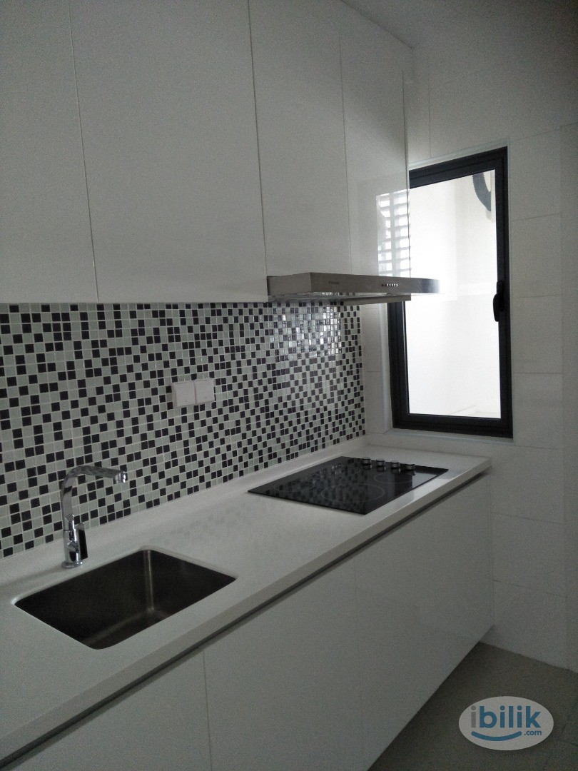 😍 5 mins walk to KDU😍 Inclusive all Utilities except aircond 😍Free Wifi 😍Free Cleaning 😍Fully furnish room at Utropolis  - Image 5
