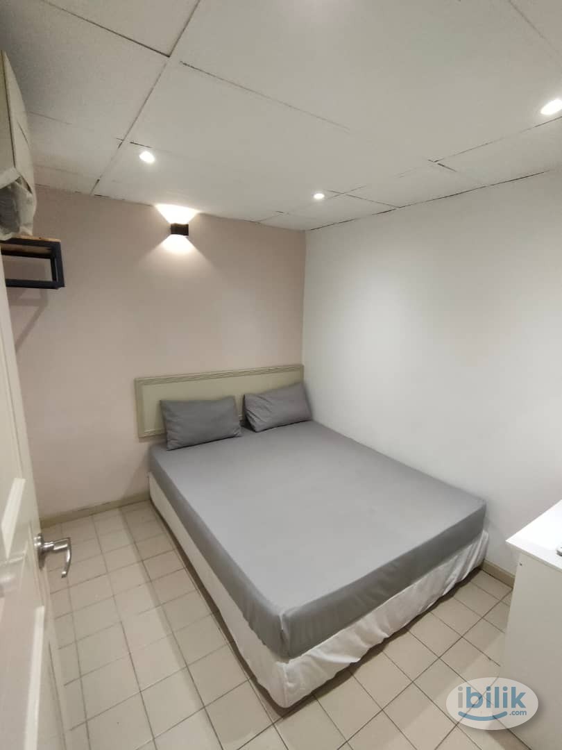 Middle Room at Damansara Uptown, Damansara Utama - Image 1