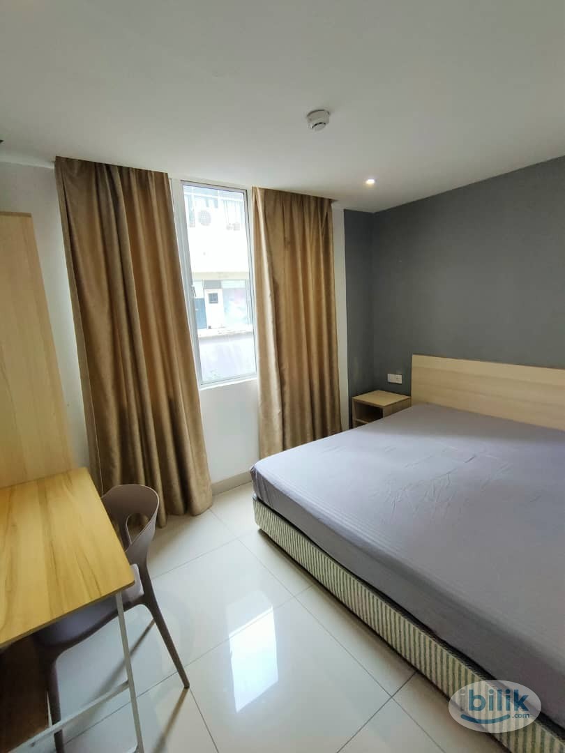 Nearby Atria Mall Middle Room at Damansara Jaya, Petaling Jaya - Image 1