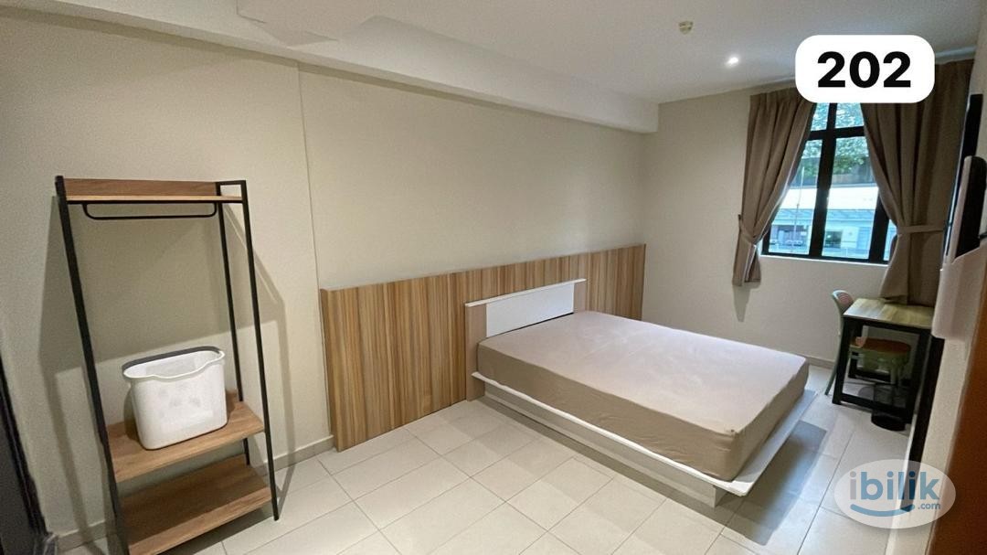 🏡 Private Room for Rent @ Zamburger Hotel, SS15 Subang Jaya✨ - Image 1