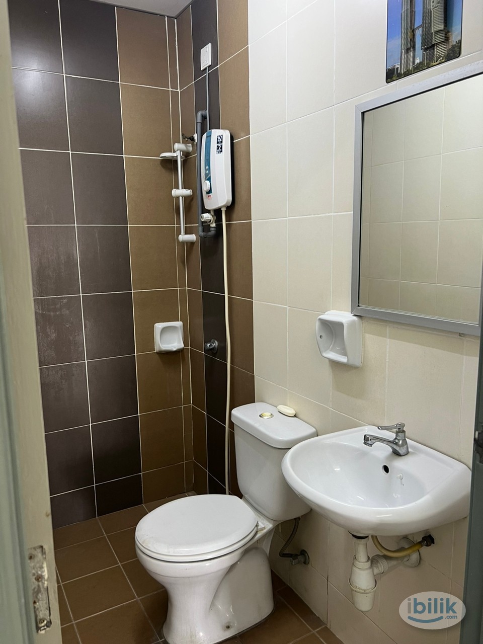 ASTETICA RESIDENCE @ SERI KEMBANGAN ( MEDIUM ROOM SINGLE BED ) MIX UNIT - Image 5