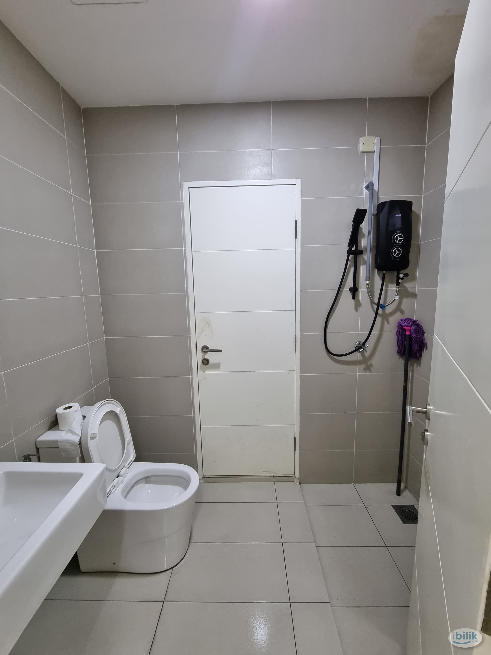 Middle Room at Sendayan, Seremban - Image 4