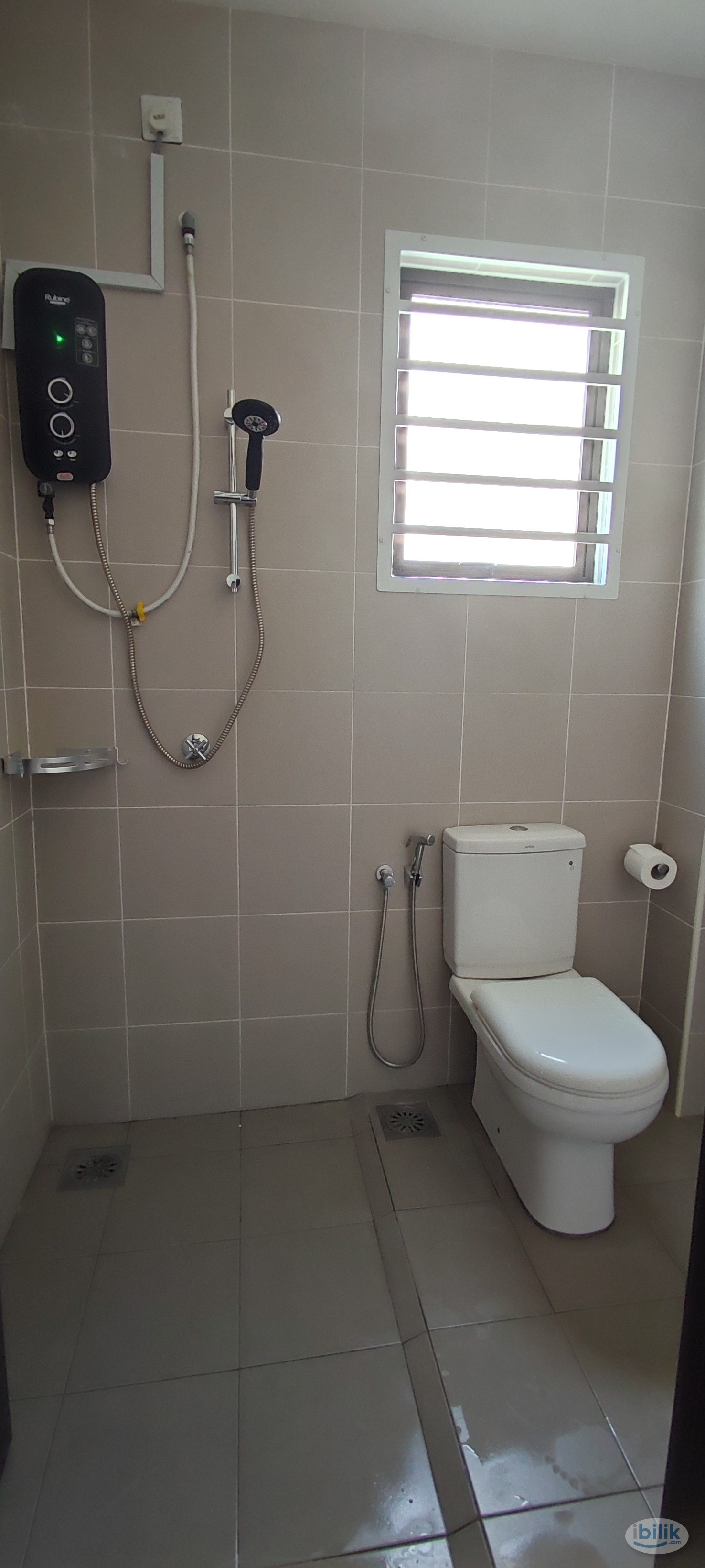 Female or Couple Middle Room at Gelang Patah, Johor Bahru - Image 3