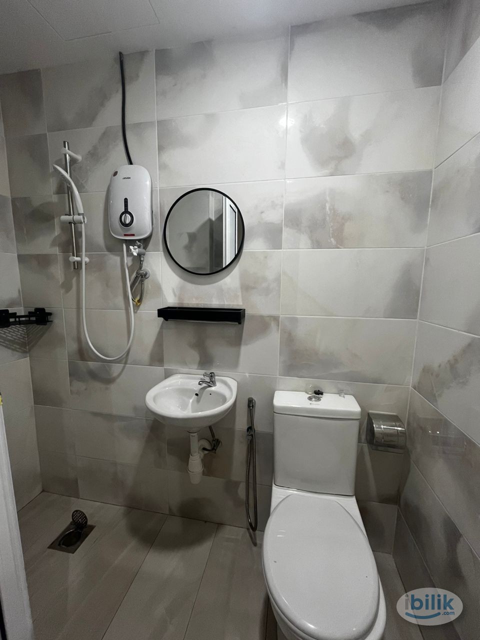 near to monorail IMBI 🚄 8 mins walking distance to LALAPORT MALL 🛍️ - Image 3