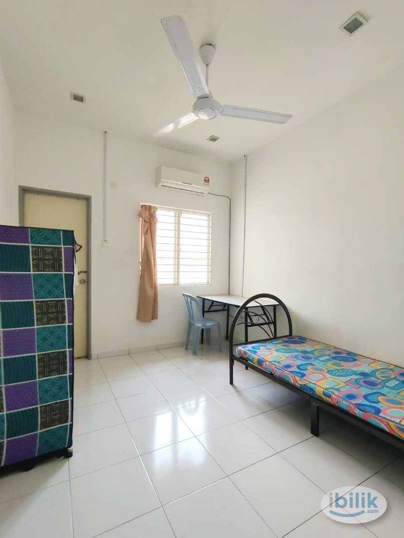 Middle Room at Alam Nusantara, Setia Alam - Image 1