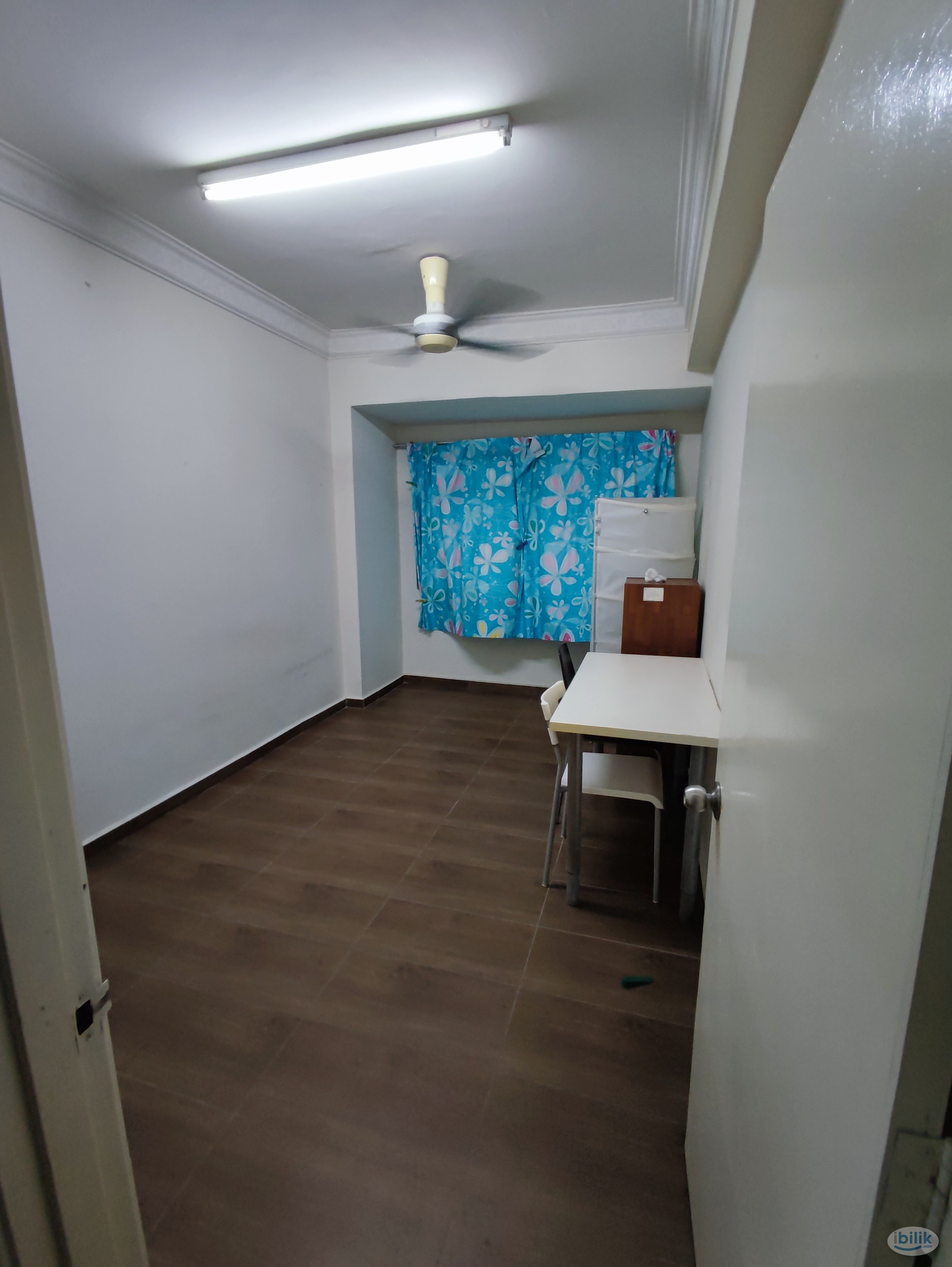 Golf View Middle Room at Vista Komanwel C, Bukit Jalil - Image 1