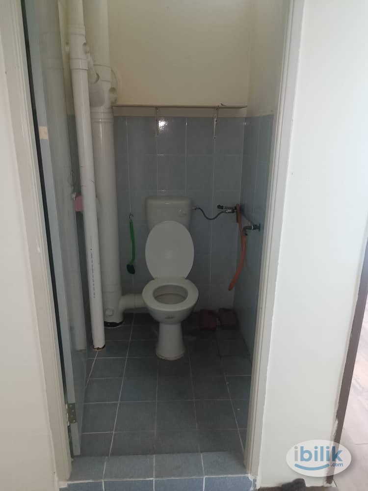 Single Room at Sri Saujana Apartment, Georgetown - Image 4