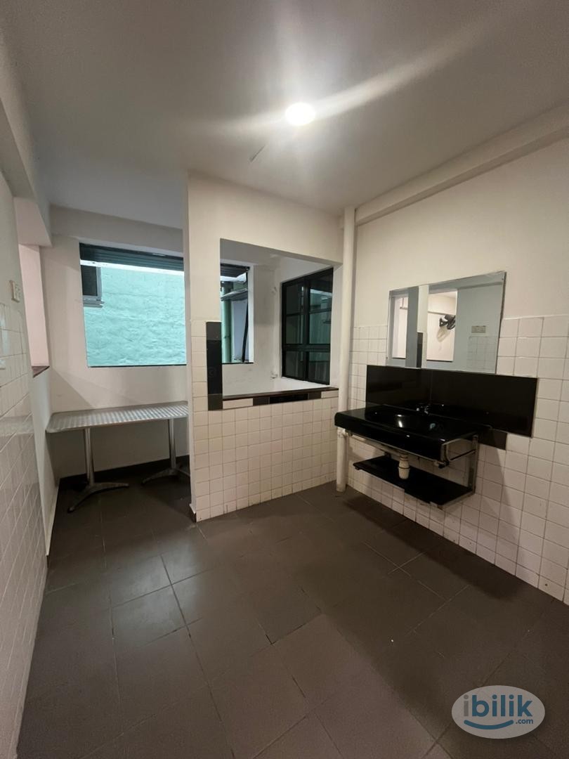 Middle Room at Seri Kembangan 🛋️ ZERO DEPOSIT ❗ - Image 2